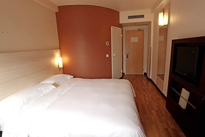 Room 7 of 40