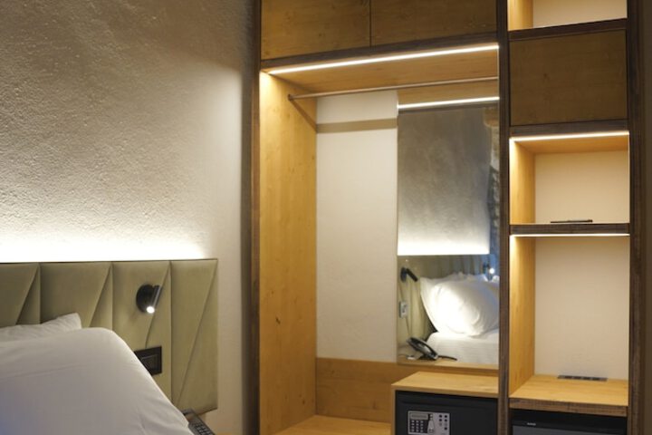 Room 10 of 26