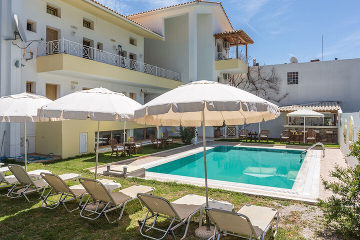 Hotel Pool