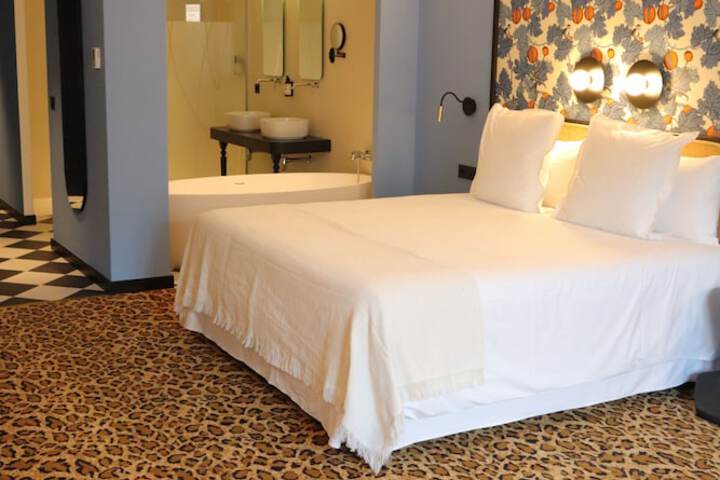 Room 2 of 54