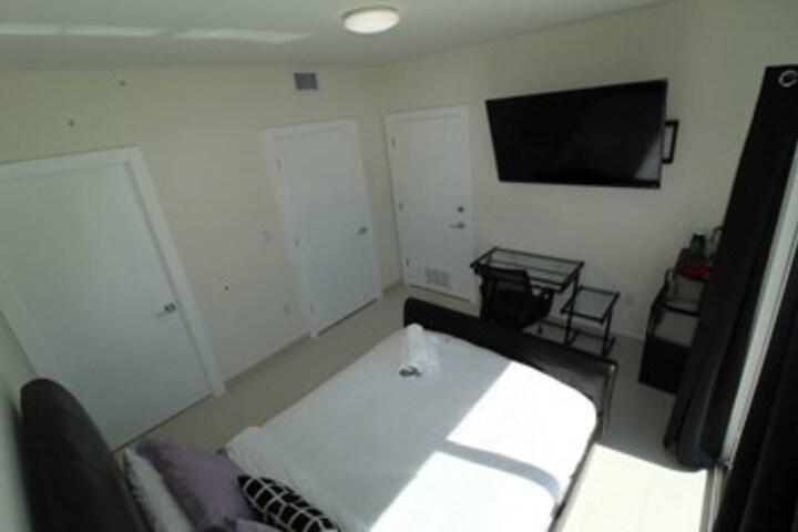 Room 27 of 34