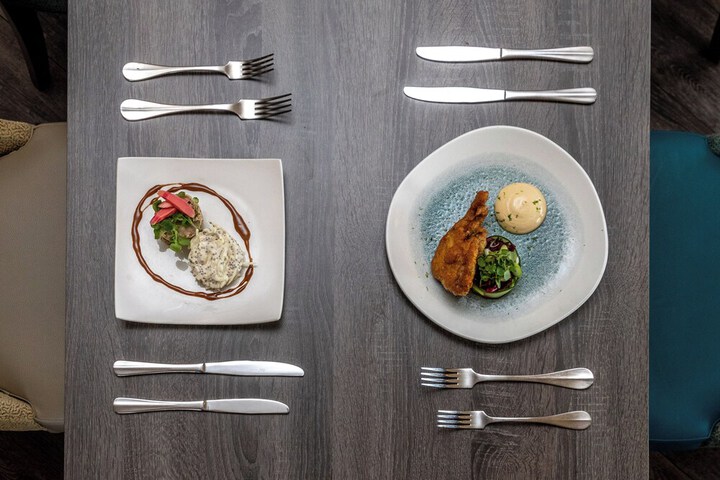 Dining 104 of 256