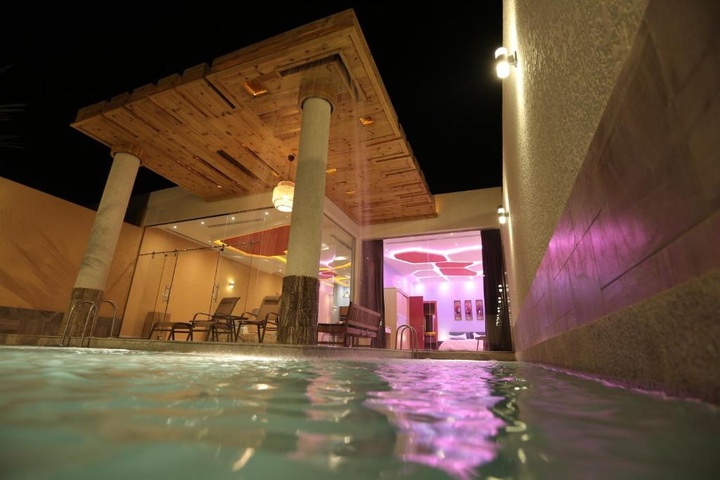 Pool 14 of 31