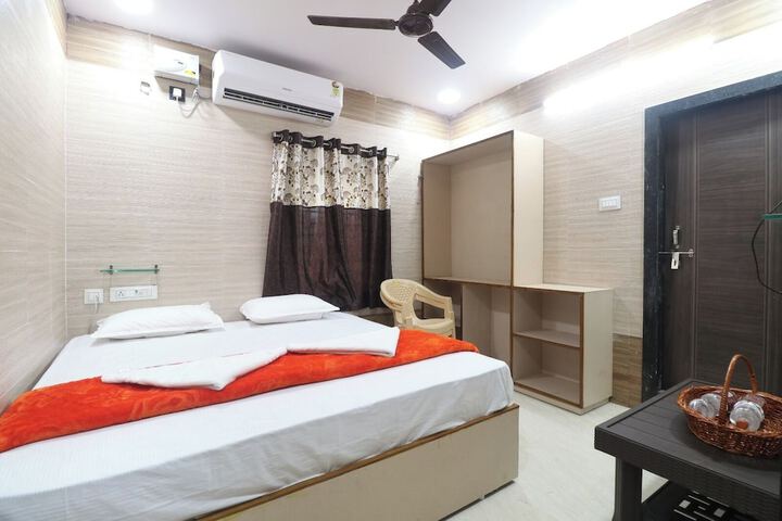 Room 3 of 7