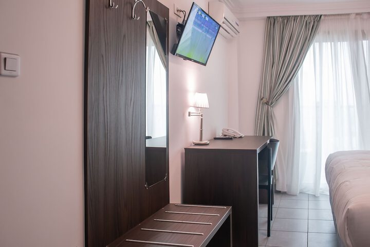 Room 9 of 50