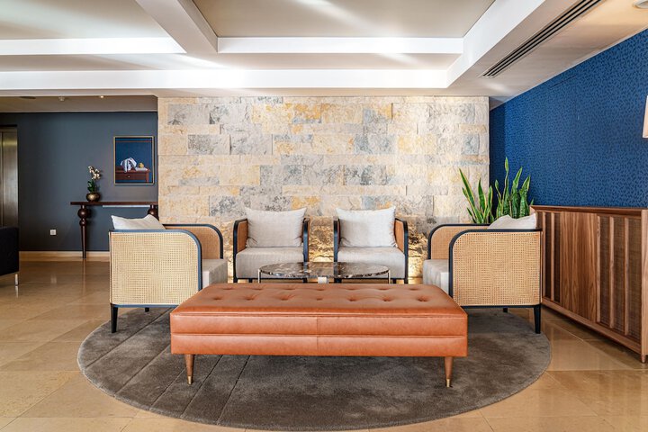 Lounge 61 of 72