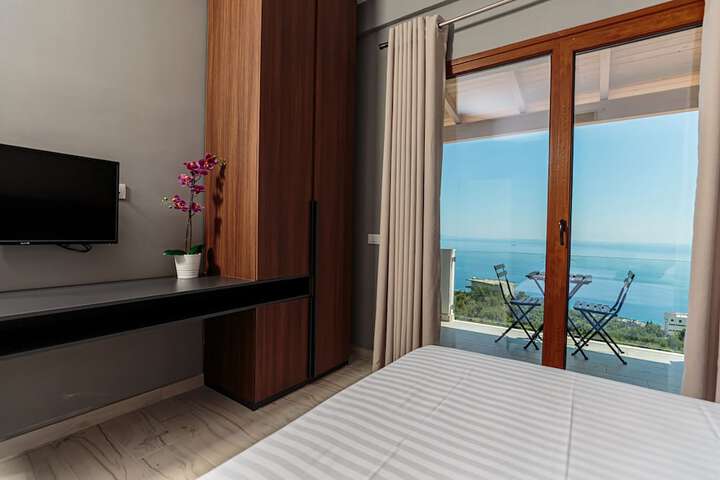 Room 43 of 111