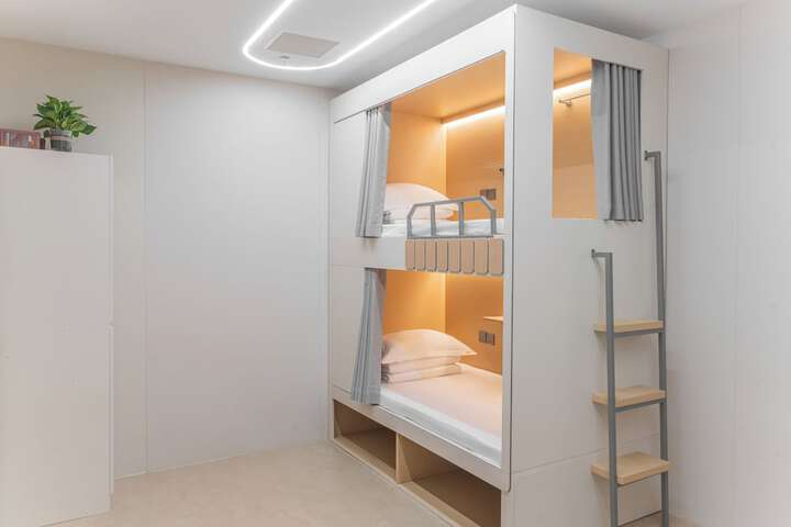 Room 13 of 61
