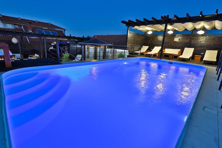 Pool 34 of 86