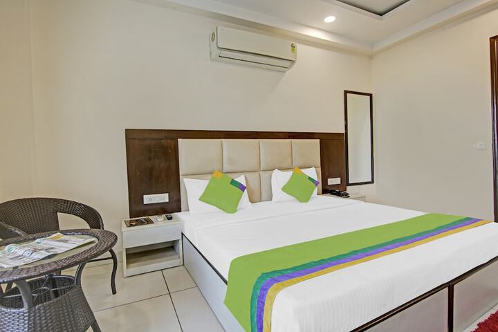 Room 16 of 35