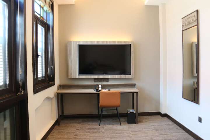 Room 7 of 33