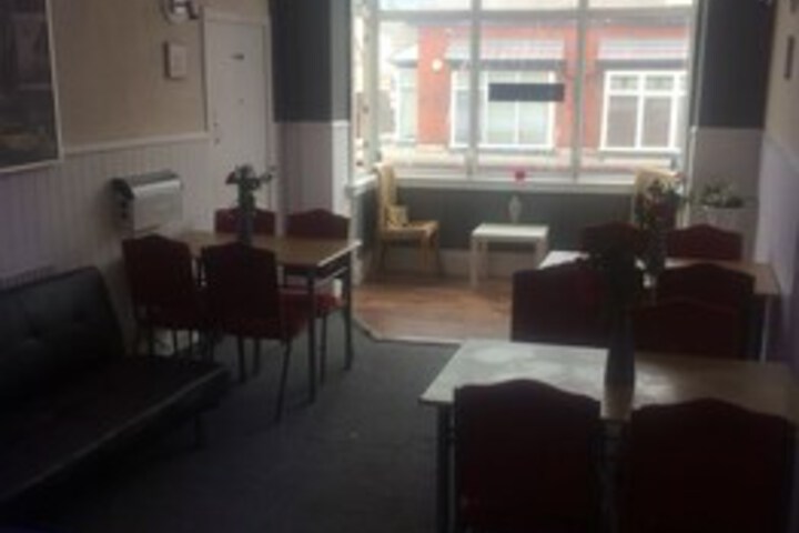 Lounge 6 of 7