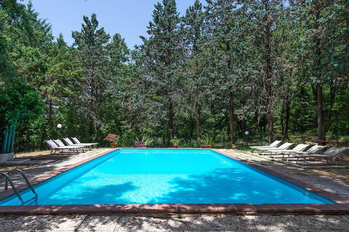 Pool 68 of 121