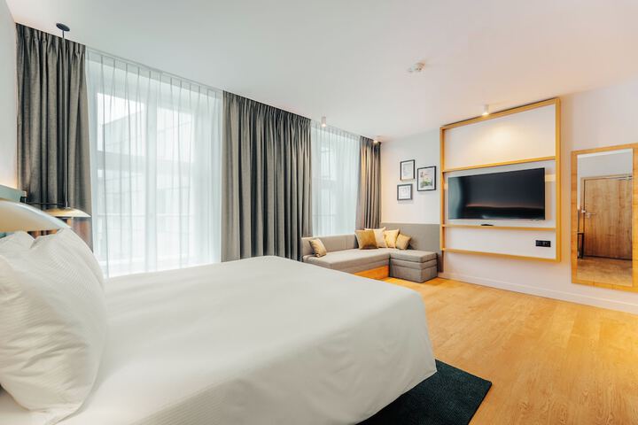 Room 9 of 70
