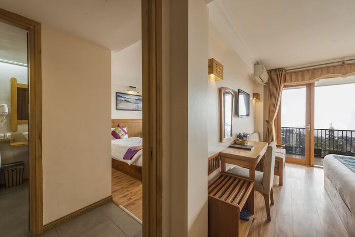 Room 30 of 65