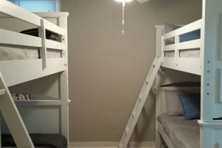 Room 38 of 165