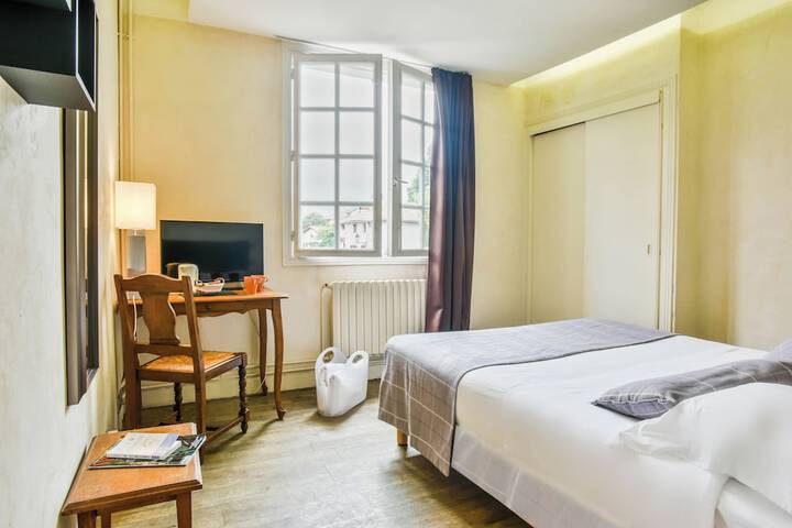 Room 3 of 16