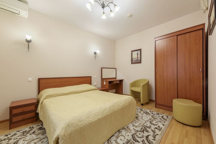 Room 17 of 36