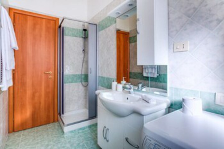 Room 4 of 20