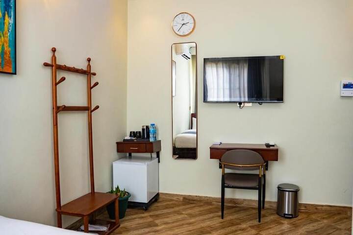 Room 3 of 39