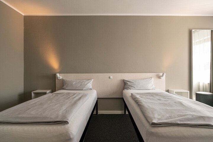 Room 50 of 133