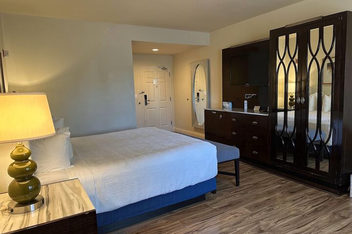 Room 26 of 80