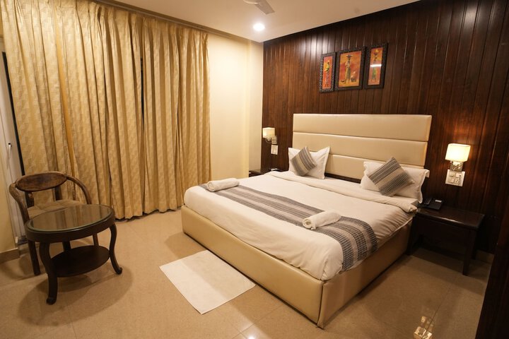 Room 3 of 18