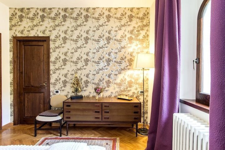 Room 11 of 34