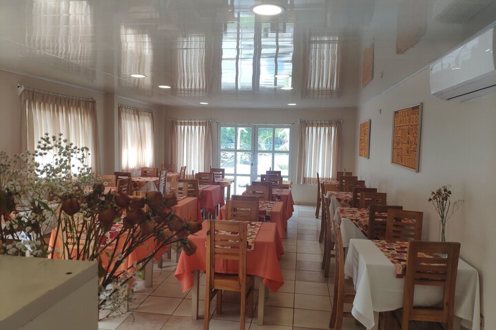 Dining 16 of 20