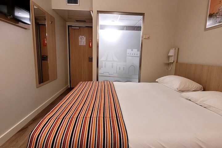 Room 10 of 30