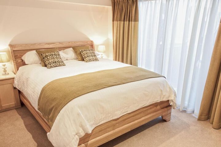 Room 5 of 27