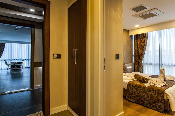 Room 6 of 43