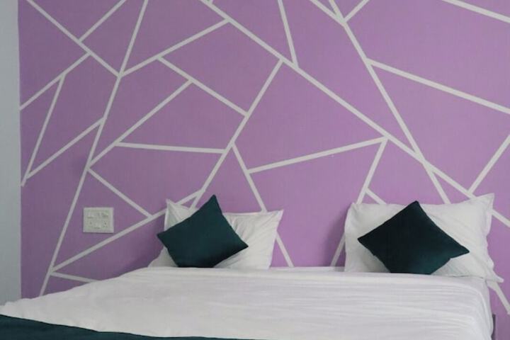 Room 6 of 32