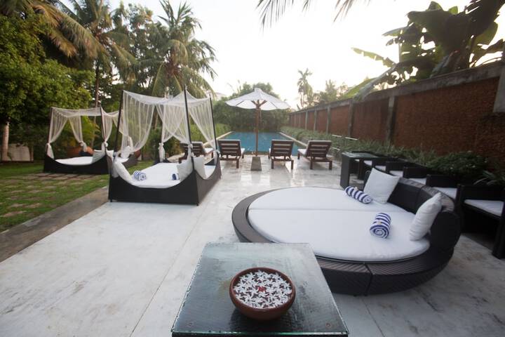 Hotel Pool