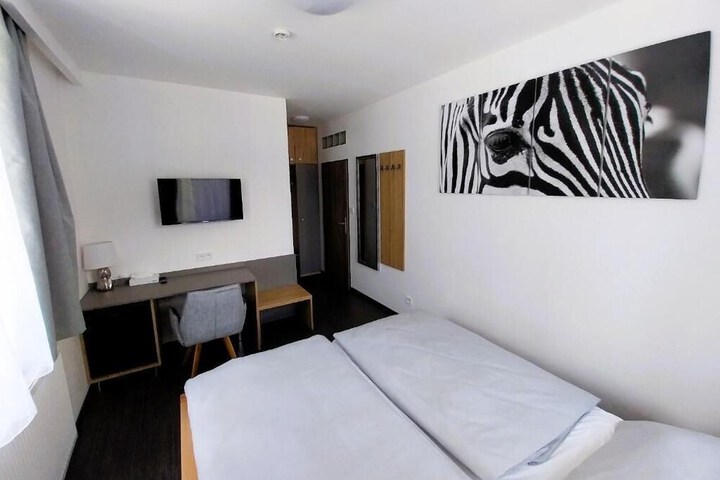 Room 14 of 66
