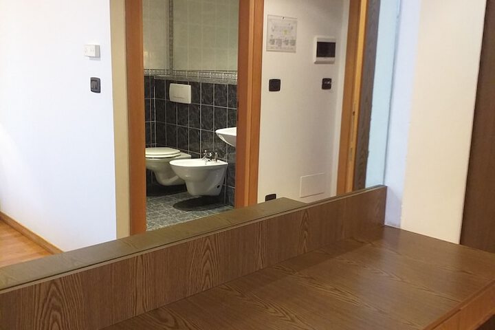 Room 8 of 25
