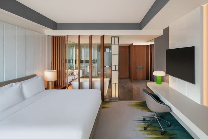 Room 18 of 182