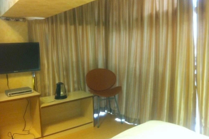 Room 5 of 7