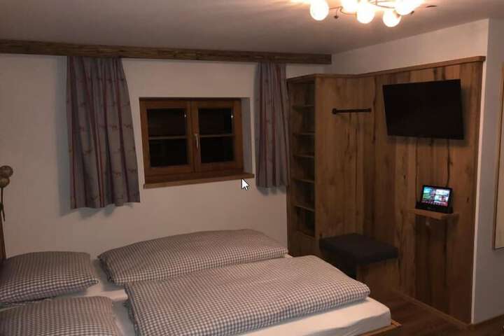 Room 10 of 19