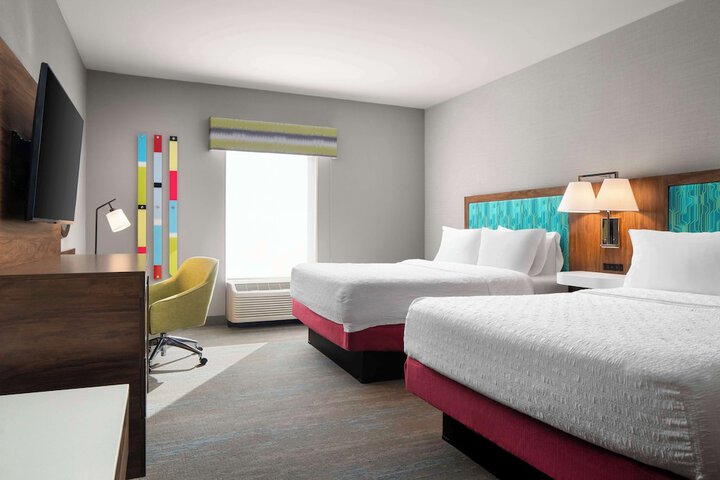 2 Queen Beds (7 of 8)