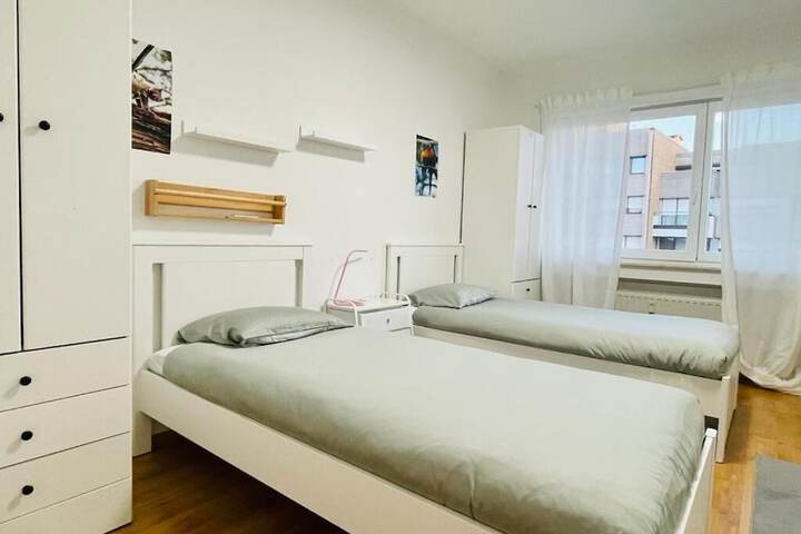 Room 4 of 25