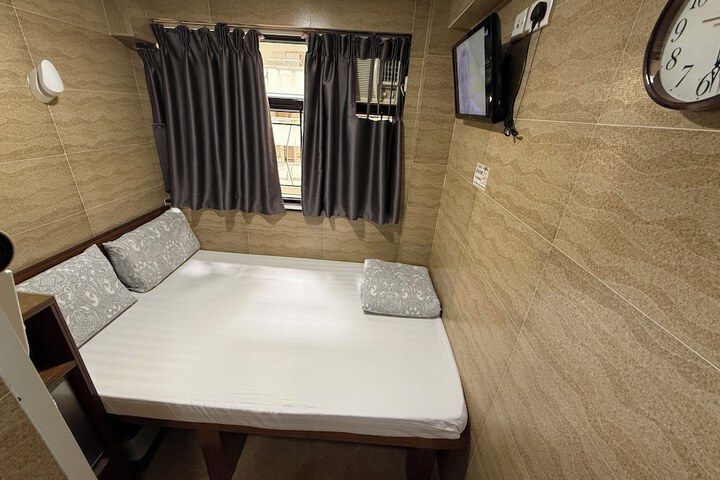 Room 43 of 138