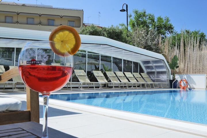 Pool 21 of 30