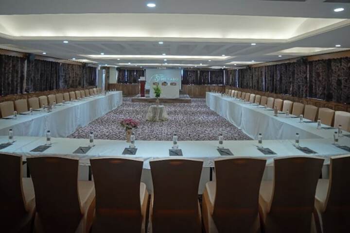 Ballroom/Hall 21 of 26