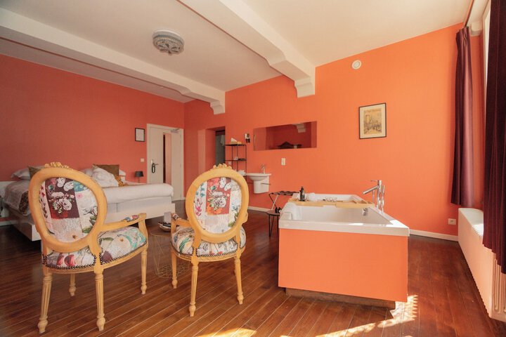 Room 35 of 69