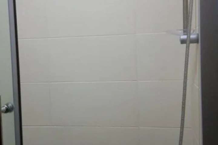 Room 8 of 16
