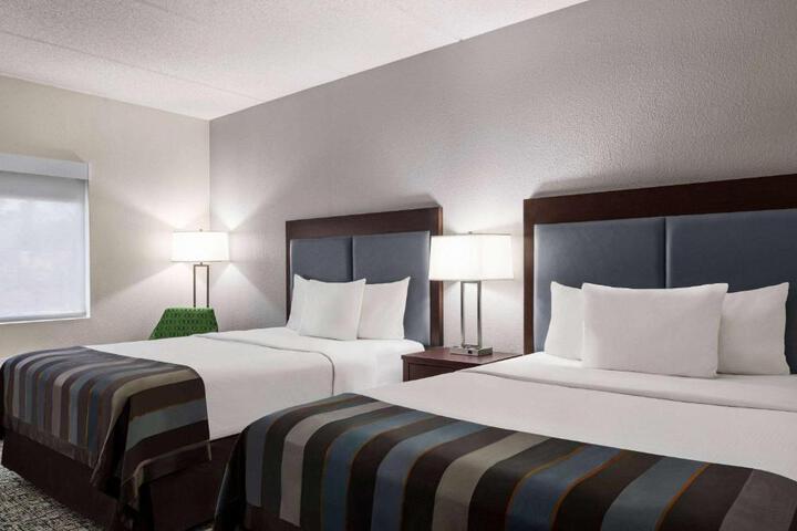 2 Queen Beds Mobility Hearing Impaired Accessible Room (7 of 7)