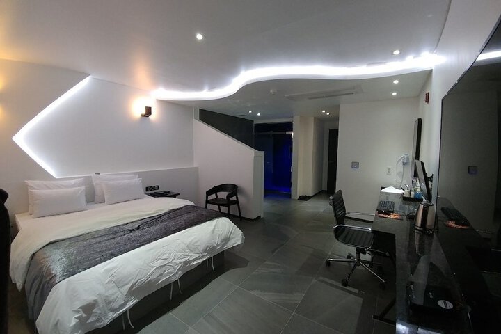 Room 30 of 293