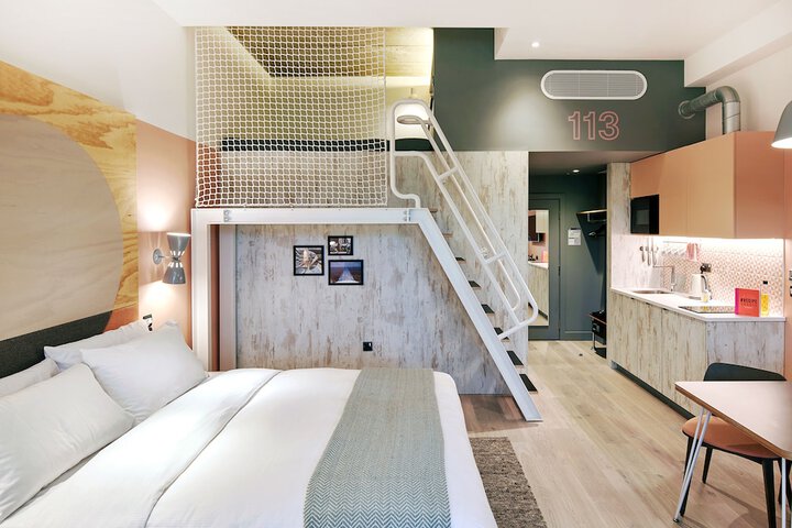 Room 27 of 83