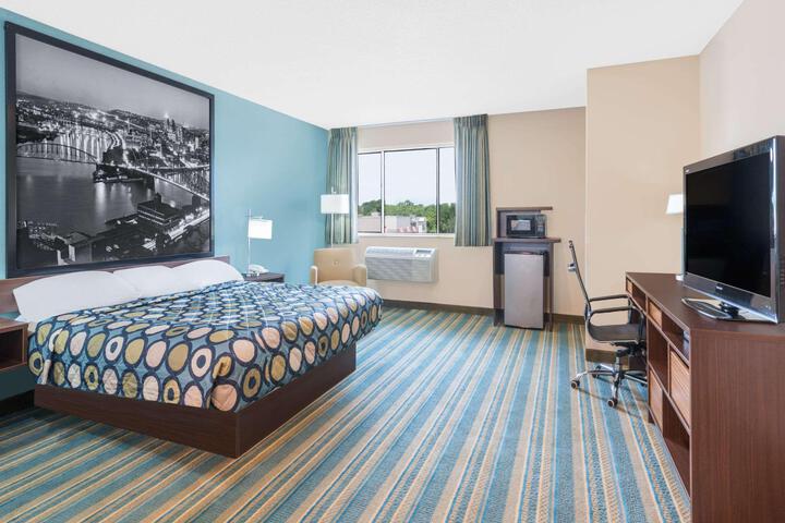 1 Queen Bed (1 of 9)